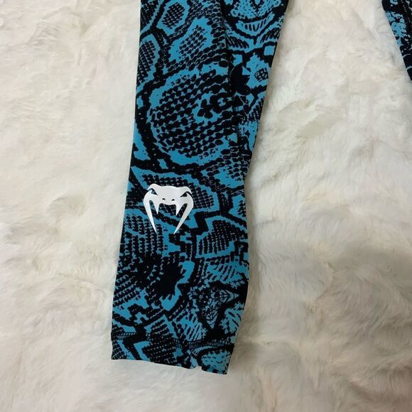 Women’s Venum capri leggings - Picture 3 of 6